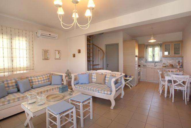Aeolia Villas Kárystos Rom bilde